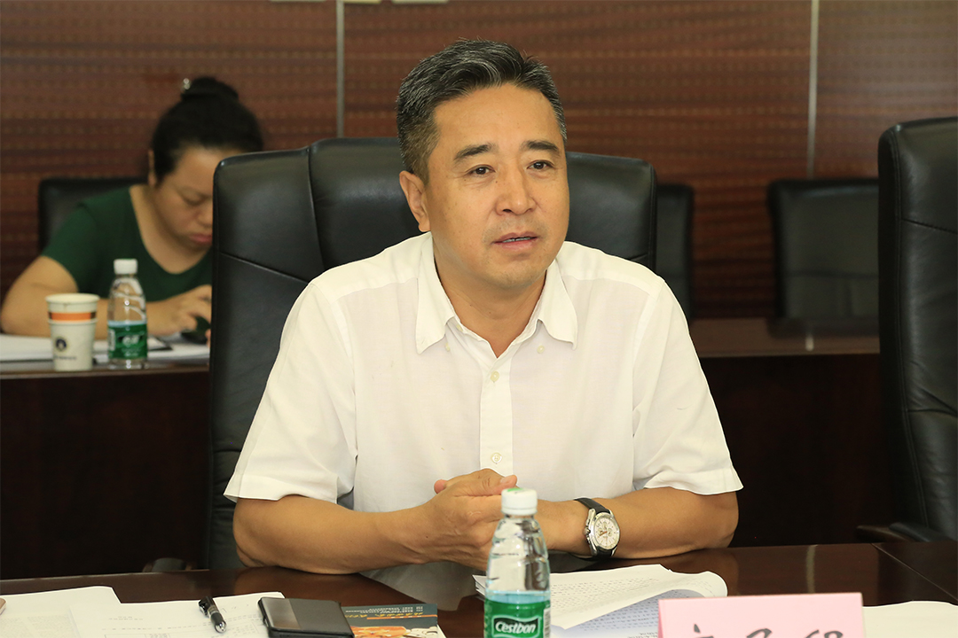 图为北京律协高子程会长介绍北京律协情况