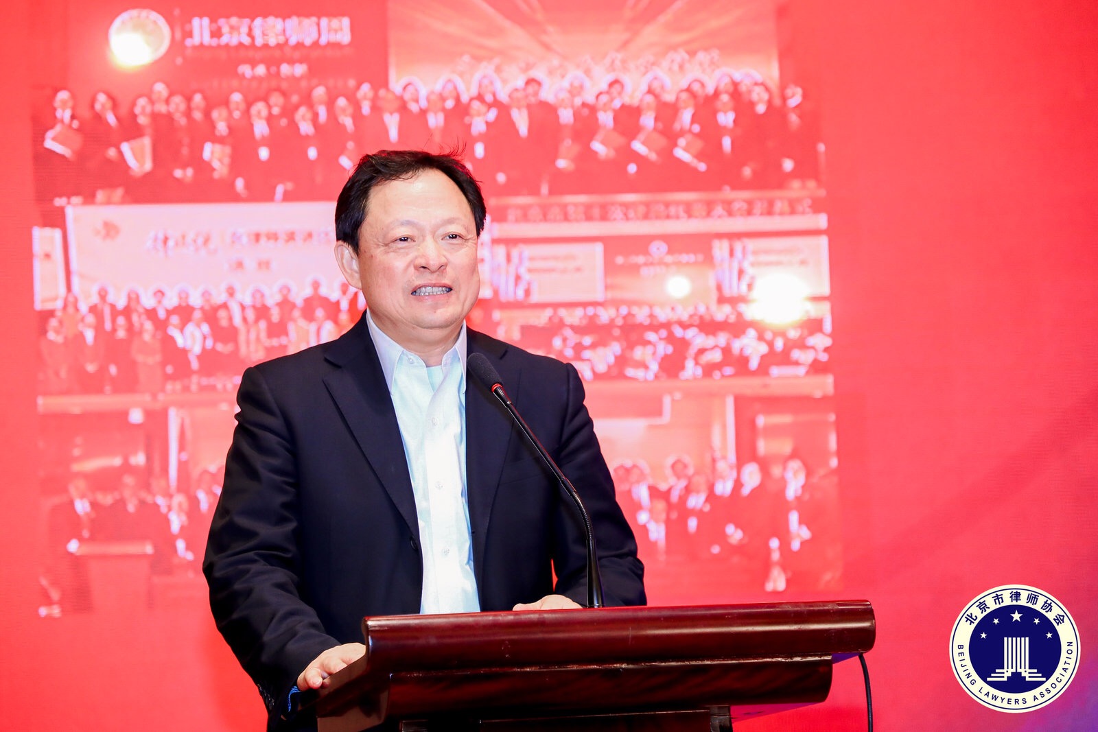 图为王俊峰会长讲话