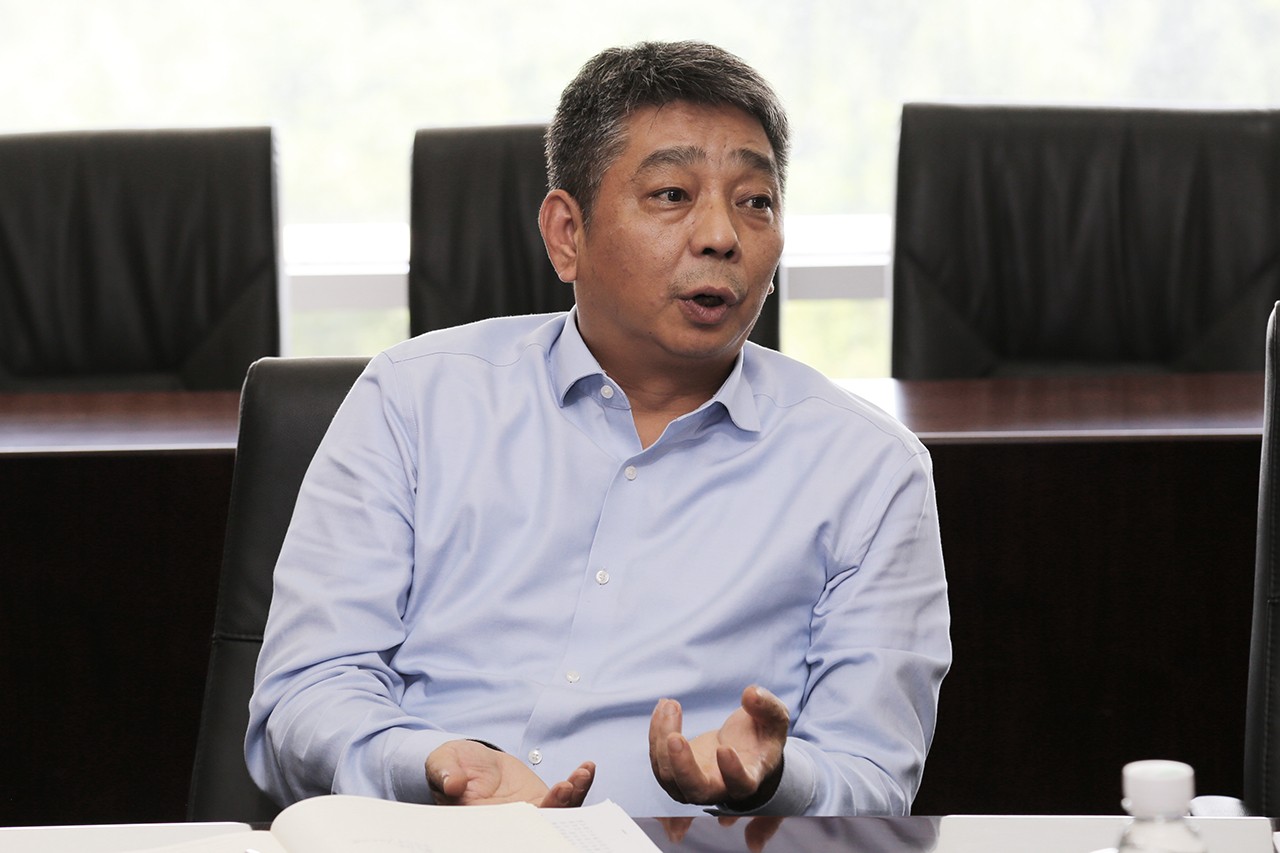 图为季诺会长发言