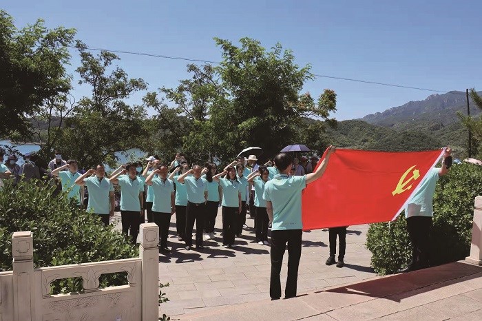 202201_1641780372924.jpg 组织党员律师在白乙化烈士纪念馆重温入党誓词.jpg