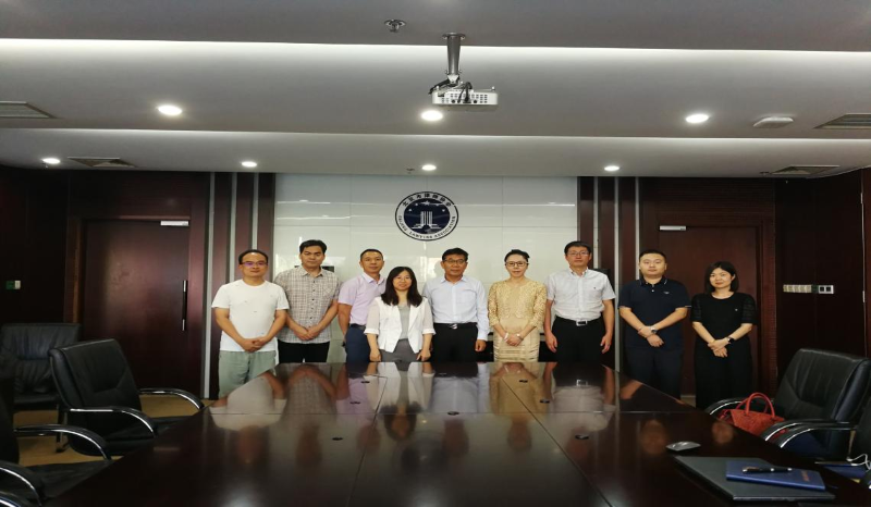 图为与会人员合影.png