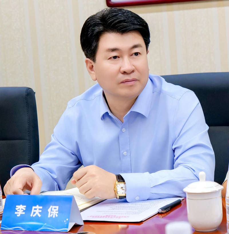 图为市律协副会长李庆保讲话.png