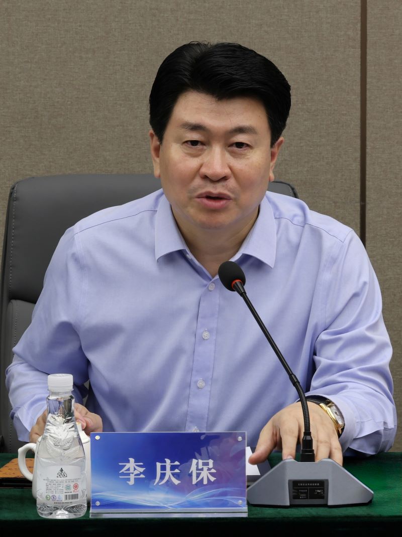 图为市律协副会长李庆保讲话.jpg