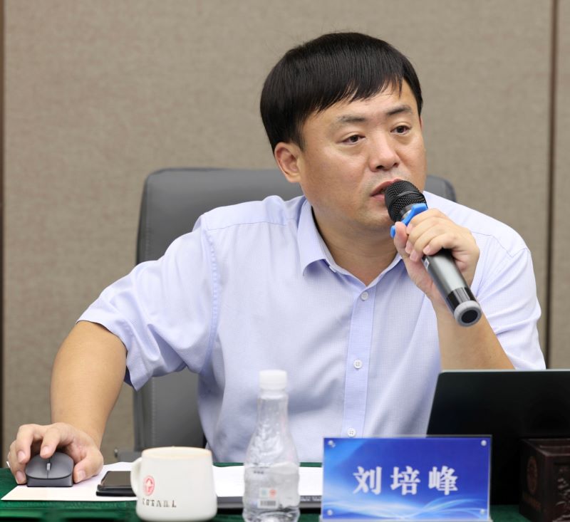 图为主任刘培峰讲话.jpg